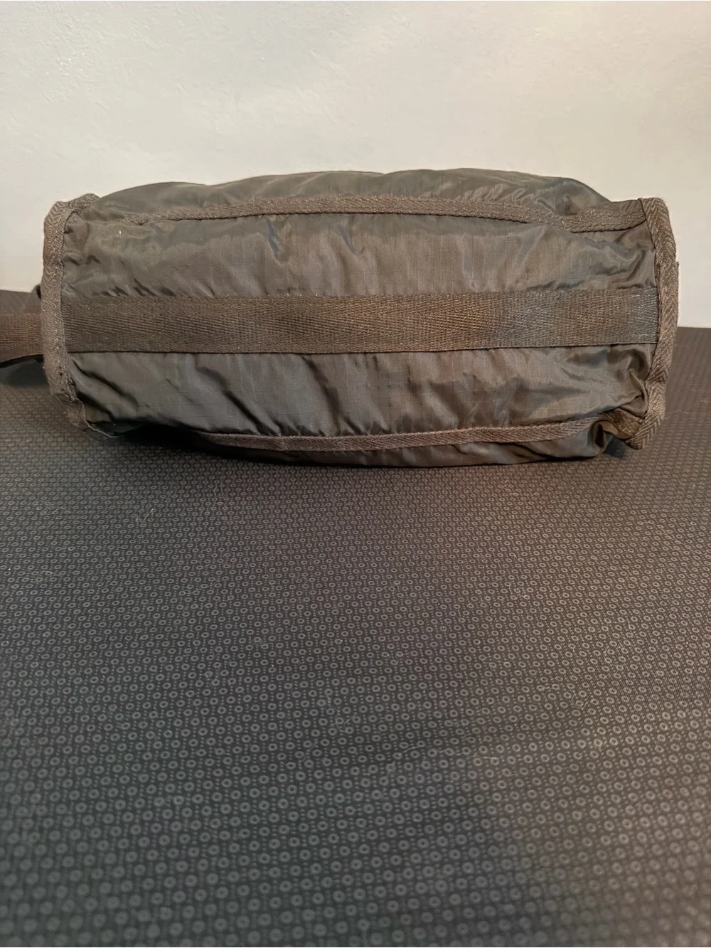 LeSportSac Black Nylon Crossbody/Shoulder Waterproof Bag